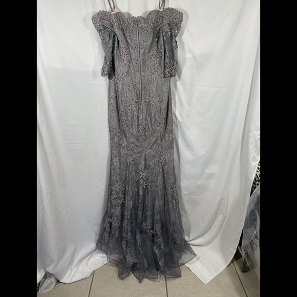 NEW La‎ Femme Lace Off Shoulder Fit & Flare Gown W/ Train Pink/Grey [SZ 6 ] - Picture 9 of 12